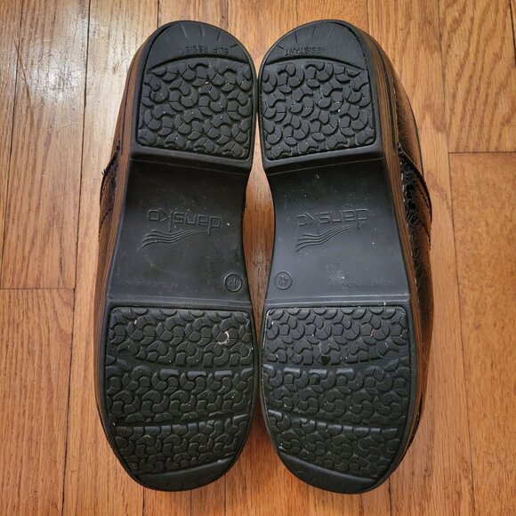 Dansko XP 42 Black Professional Tooled Floral Leather Clogs Stapled Non Slip - Picture 5 of 10